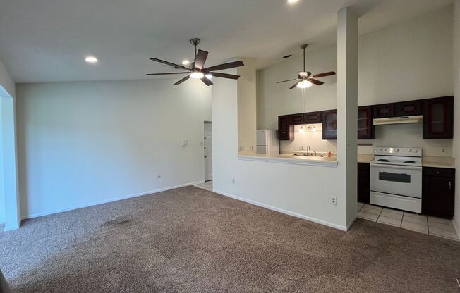 Fabulous condo with vaulted ceilings!