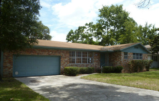 3 beds, 2 baths, $2,300