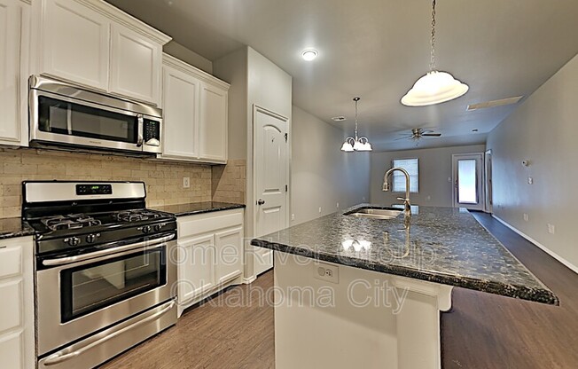 11206 COACHMANS RD