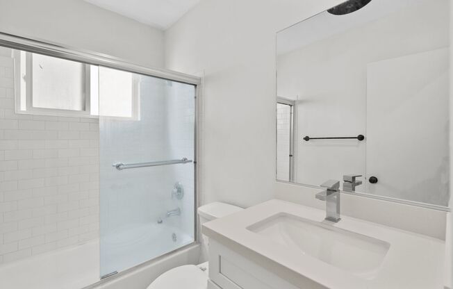 2 beds, 1 bath, 720 sqft, $2,500, Unit Unit #4
