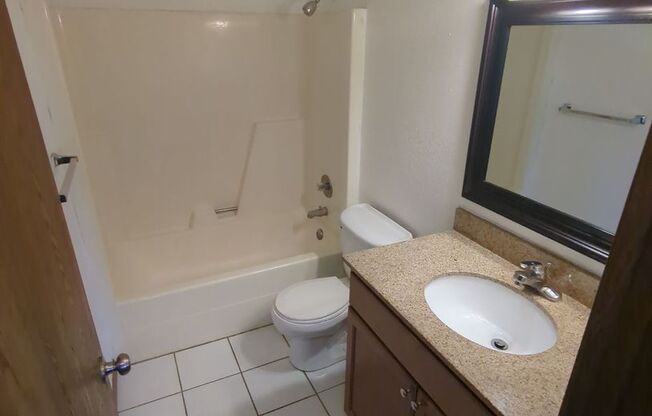 2 beds, 1 bath, 815 sqft, $975, Unit 1014-011