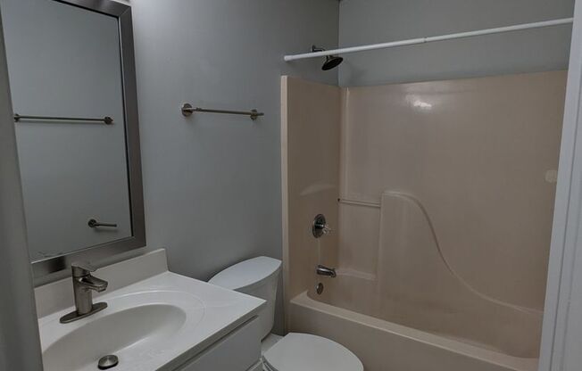 2 beds, 1 bath, 855 sqft, $1,049, Unit 3366-07