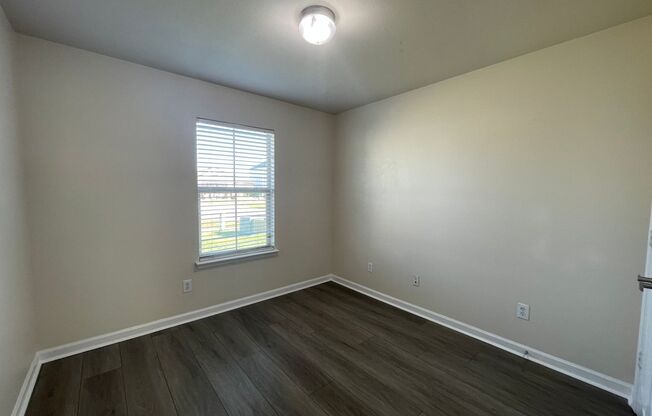 3 beds, 1 bath, $1,600