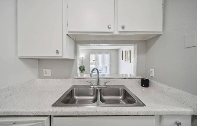 1 bed, 1 bath, 700 sqft, $779, Unit 60