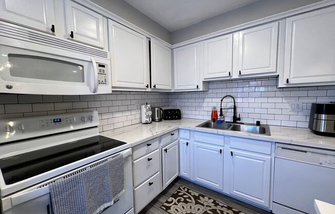 MOVE-IN SPECIAL! RENOVATED AND FURNISHED 2BD/2BA CONDO IN BELLA VITA