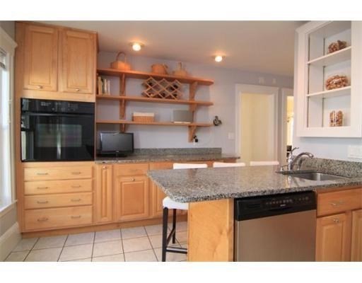 6 beds, 2 baths, 2,600 sqft, $7,500, Unit 2