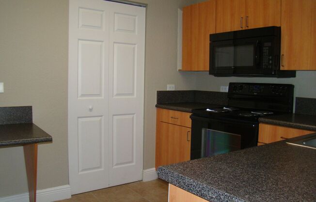 BEAUTIFUL 3/2 APT, GREAT LOCATION!!!!!!   Right In The Heart of Coral Springs
