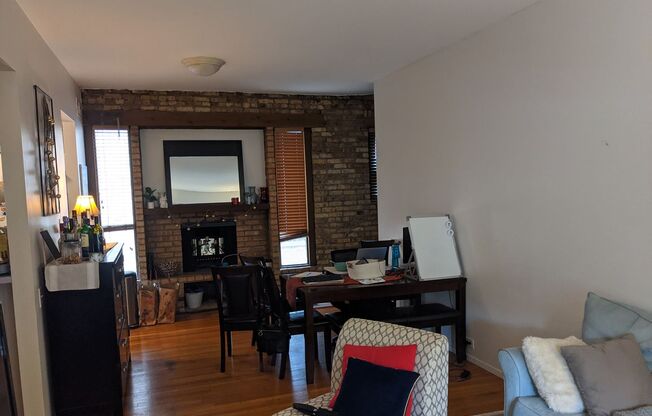 East Lincoln Park 2 Bed, 1 Bath Residence