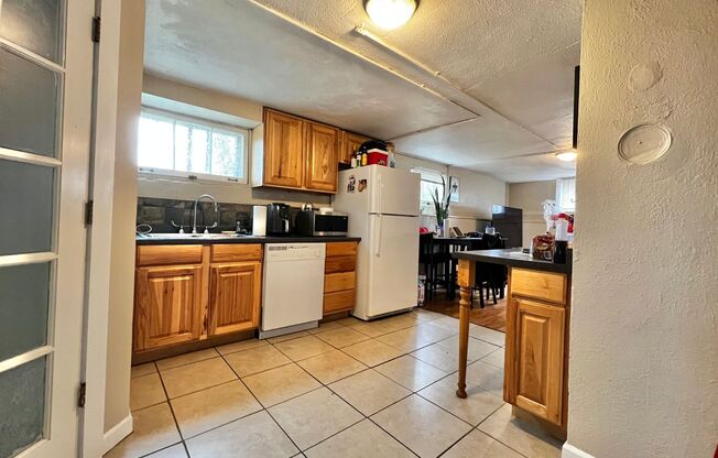 2 Bed, 1 Bath, Lower Level Apartment