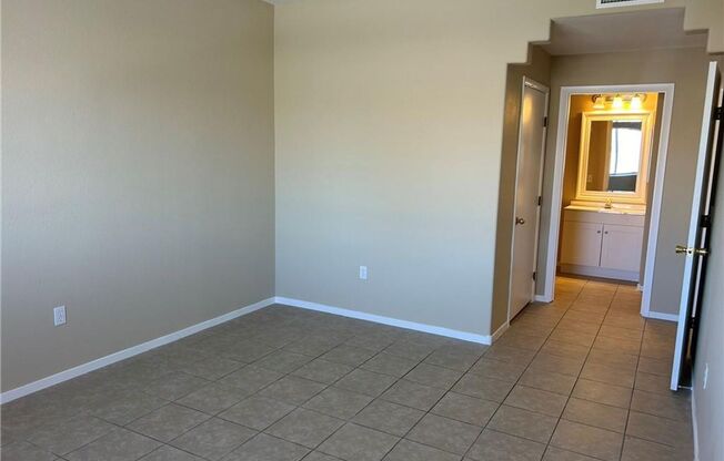 2 beds, 2 baths, $1,250, Unit Building 21