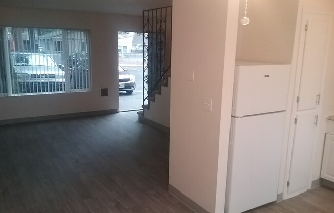 2 beds, 1 bath, 800 sqft, $1,400, Unit 37