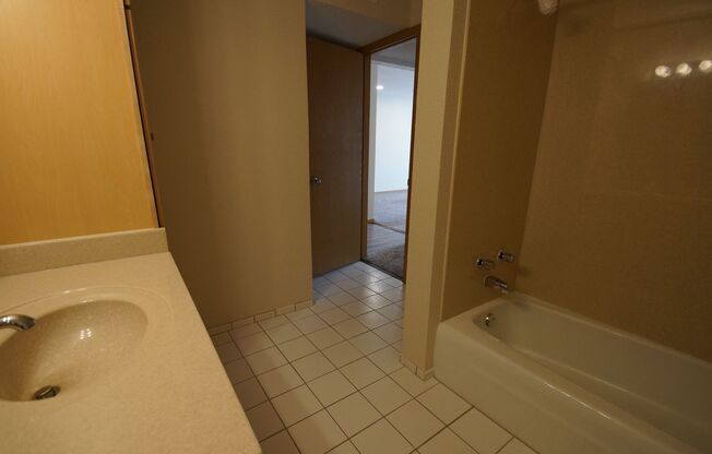 1 bed, 1 bath, 780 sqft, $1,374, Unit 220