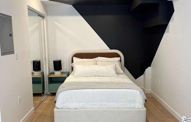 (Arely:B) 7259 Willoughby Avenue