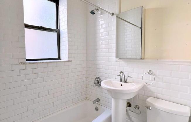 2 beds, 1 bath, $3,450, Unit 2L