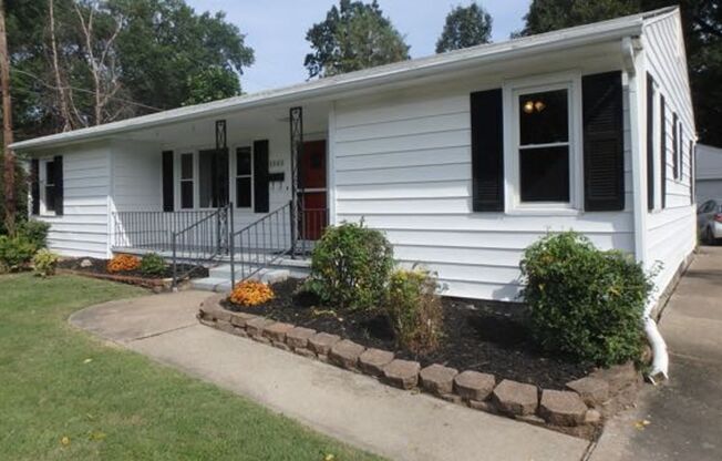 Wonderful 3 Bedroom 1 Bath House w/ Bonus Room!