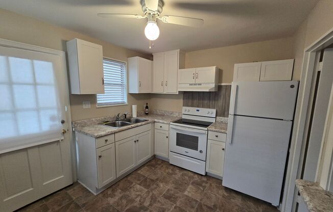 2 beds, 1 bath, $1,200