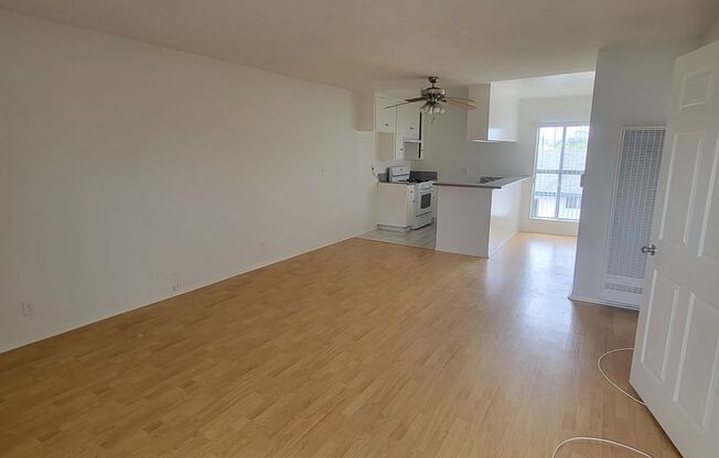 2 beds, 1 bath, $2,525, Unit 20