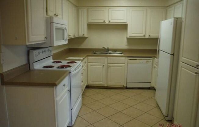 3 beds, 2 baths, $1,650, Unit 2104