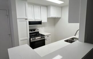 2 beds, 2 baths, $2,400, Unit # 265