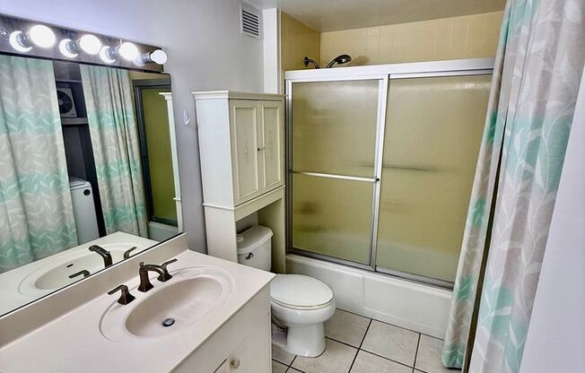 2 beds, 2 baths, $3,800, Unit 1350 Ala Moana