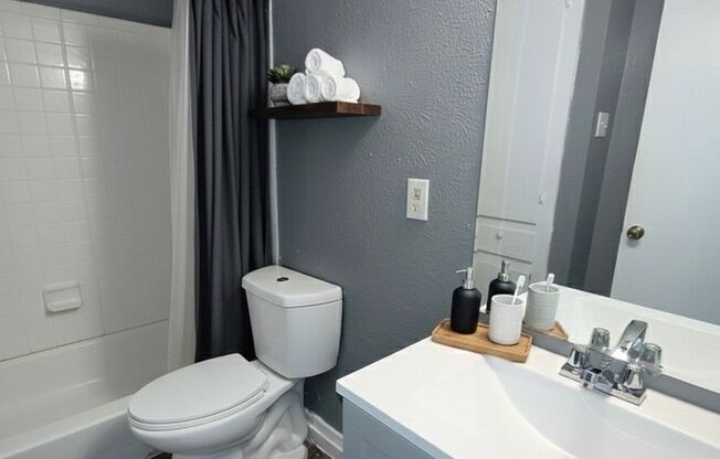 2 beds, 2 baths, 919 sqft, $1,350, Unit 202