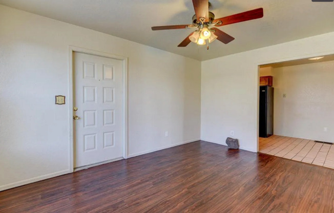 Great Location, 2 Bed -- Washer & Dryer Included!