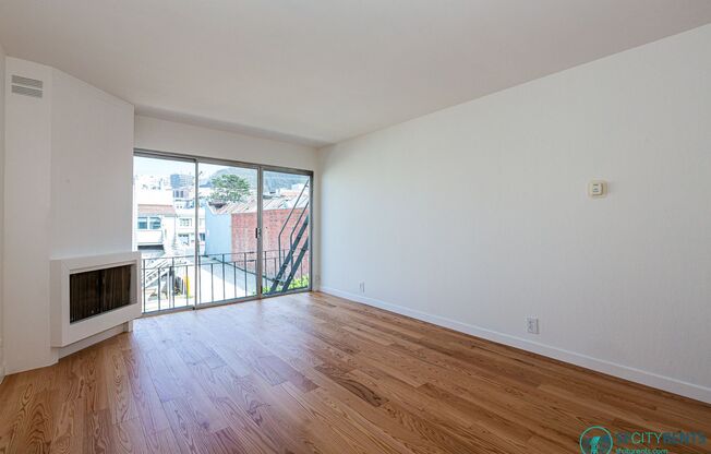 Inner Sunset: Bright 2nd Floor Studio w/ Laundry Onsite