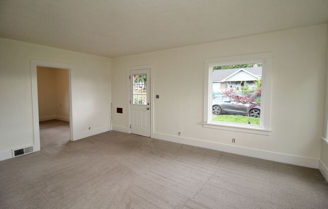 Freshly Updated 2 Bedroom Parkrose Bungalow