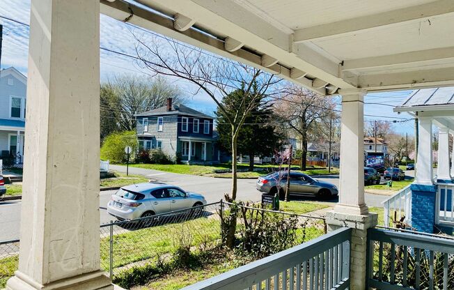 Charming 3bdrm/1.5bth Home Conveniently Located in Richmond's Southside!!