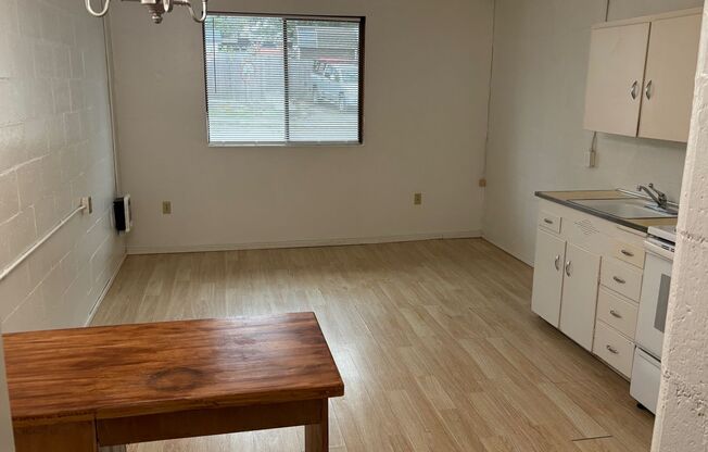 Pioneer Apartments (1121 SE 9th Ave)