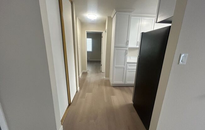 2 beds, 1 bath, $3,000, Unit 01