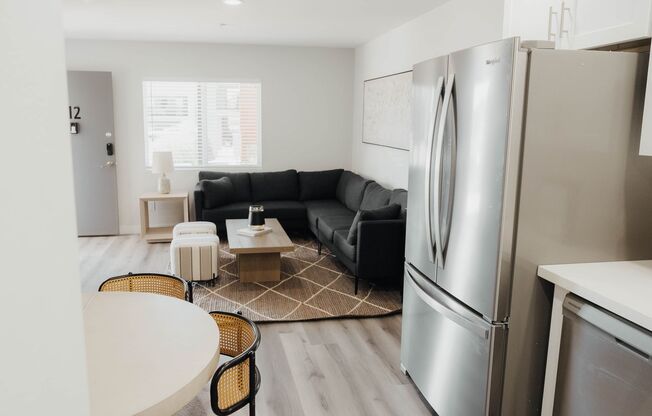 3 beds, 2 baths, 950 sqft, $1,750, Unit 19