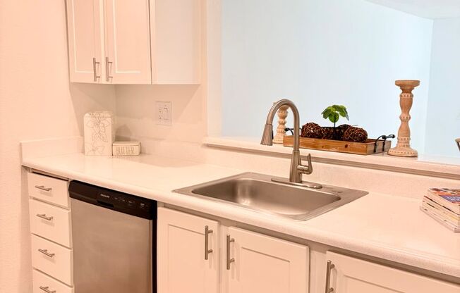 2 beds, 1.5 baths, 950 sqft, $2,200, Unit 117