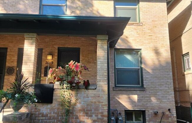 Long Realty & Property Management - Wonderful City Park Townhome