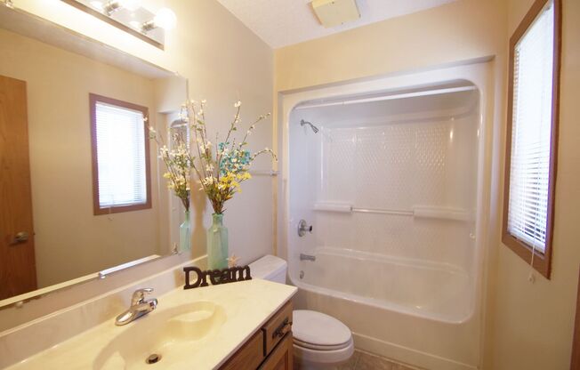 2 beds, 2 baths, 1,160 sqft, $1,465, Unit 1818-208