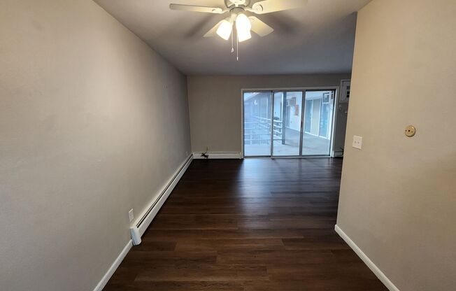 2 beds, 1 bath, $850, Unit Apt 7