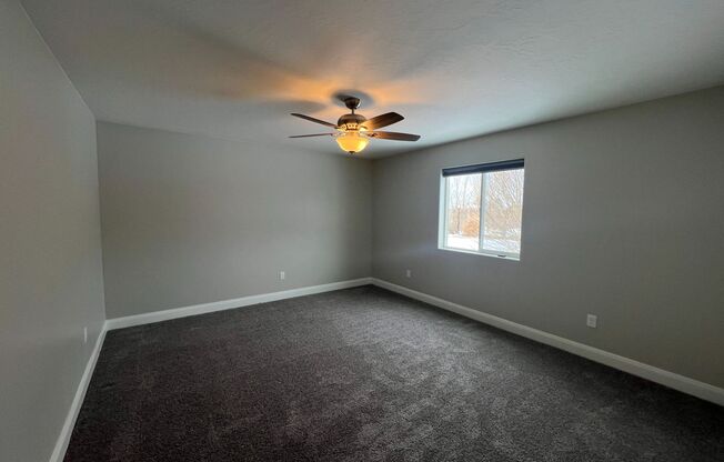 2 beds, 1 bath, $1,095