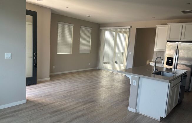 Large Natomas 3/2.5 Beauty.  Please reference full ad for viewings.