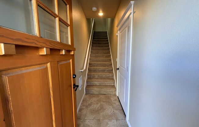 Beautiful Summerlinn Estates Three Level Condo with A/C, Gated Community! $500 Move In Incentive!