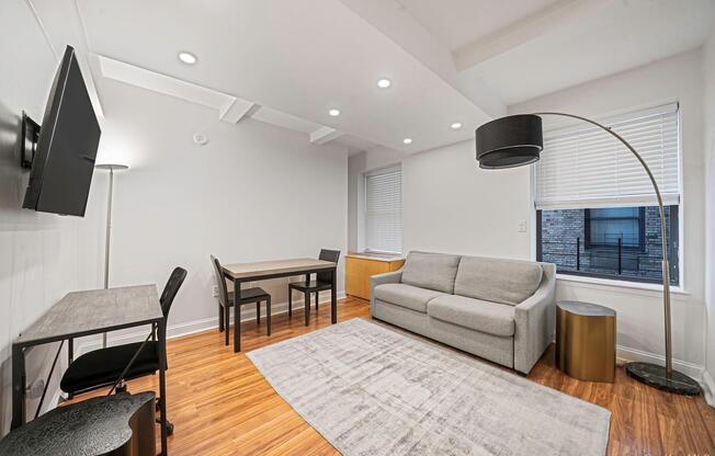 1 bed, 1 bath, 440 sqft, $4,200, Unit 1412