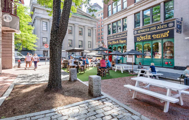 Your favorite pubs and restaurants around Faneuil Hall Marketplace.