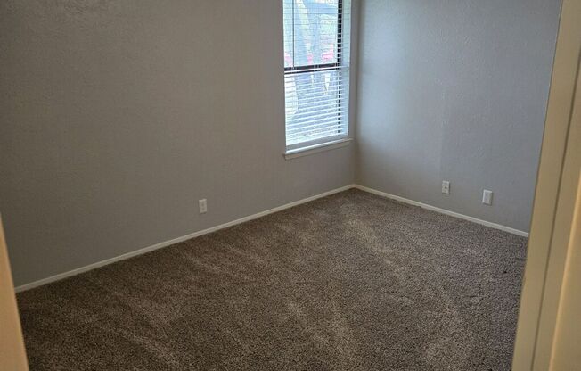 1 bed, 1 bath, 640 sqft, $1,000, Unit 114