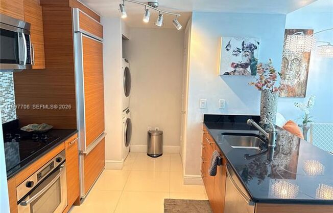 1 bed, 1 bath, 800 sqft, $3,400, Unit 50 Biscayne Blvd # 1907