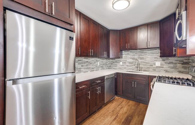 629 - 633 W. Hyde Park Blvd