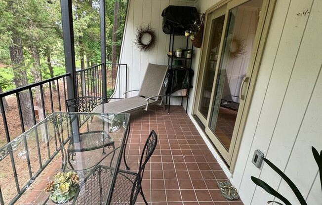 2 Bedroom Condo Less than 1.5 miles from Duke University Campus and Medical Center