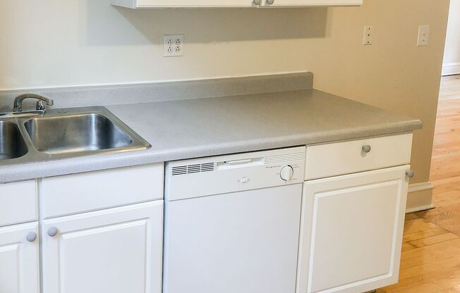 2 beds, 1 bath, 815 sqft, $2,100, Unit 4819-3A