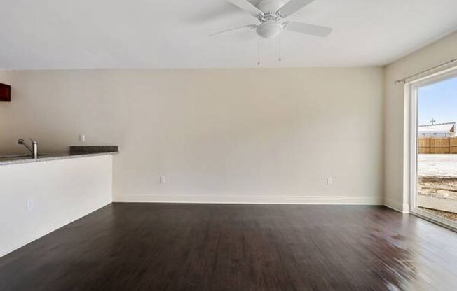 1 bed, 1 bath, $895, Unit F128