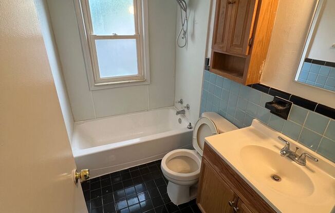 2 beds, 1 bath, $1,300