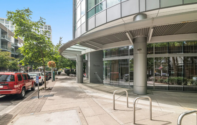 **HOLIDAY SPECIAL OWNER WILL PAY MOVE IN/OUT FEE** Panoramic Views of the Hills and the City are yours in this 13th Floor 1 Bedroom Plus Office Condo in The John Ross.