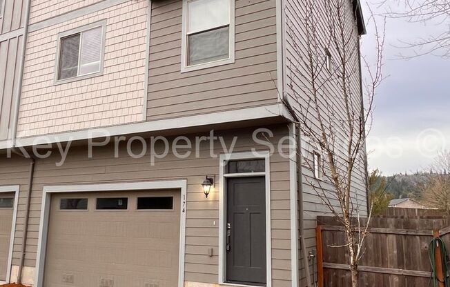 Woodland Townhome with Huge Tandem Garage
